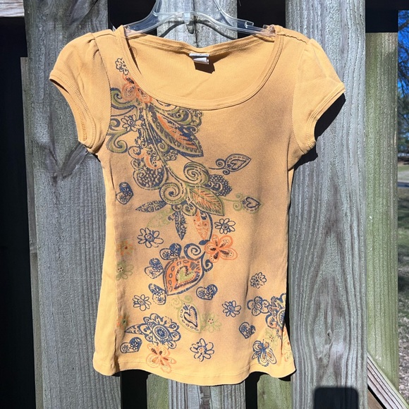 Daytrip Tops - Daytrip yellow tee